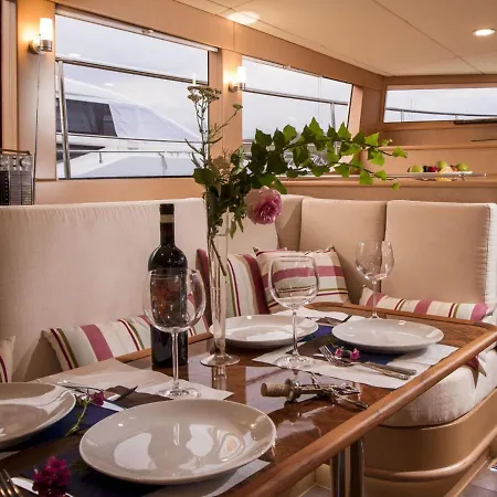 Explorer Botel *