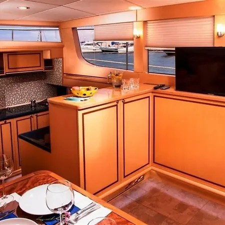 Botel Explorer Stralsund