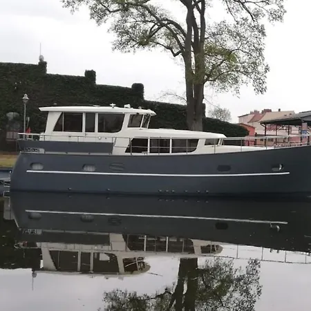 Explorer Botel