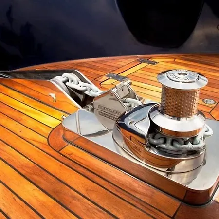 Explorer Botel *