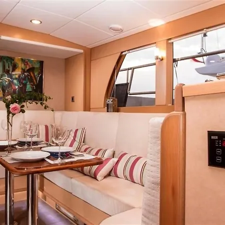 Explorer Botel